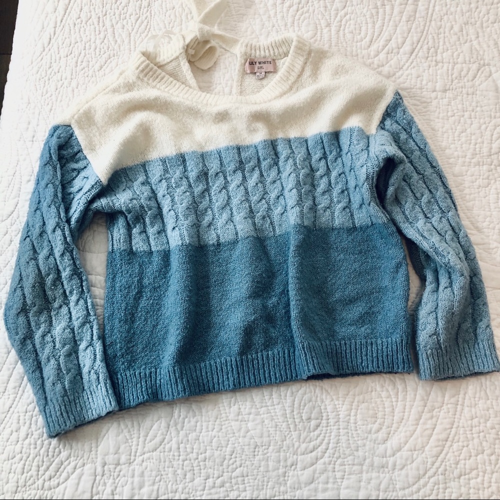 3/$20 Lily White girl sweater